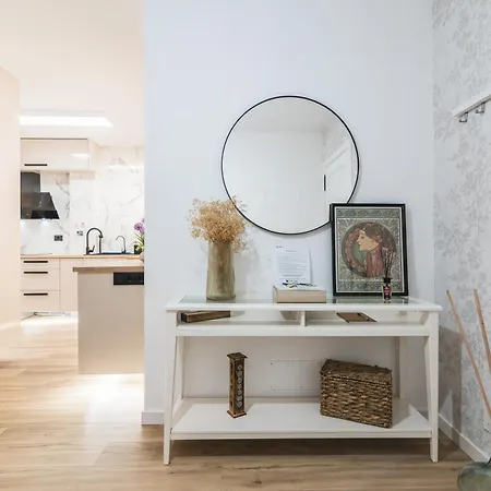 Home2book Stylish & Bright Bakea Daire *